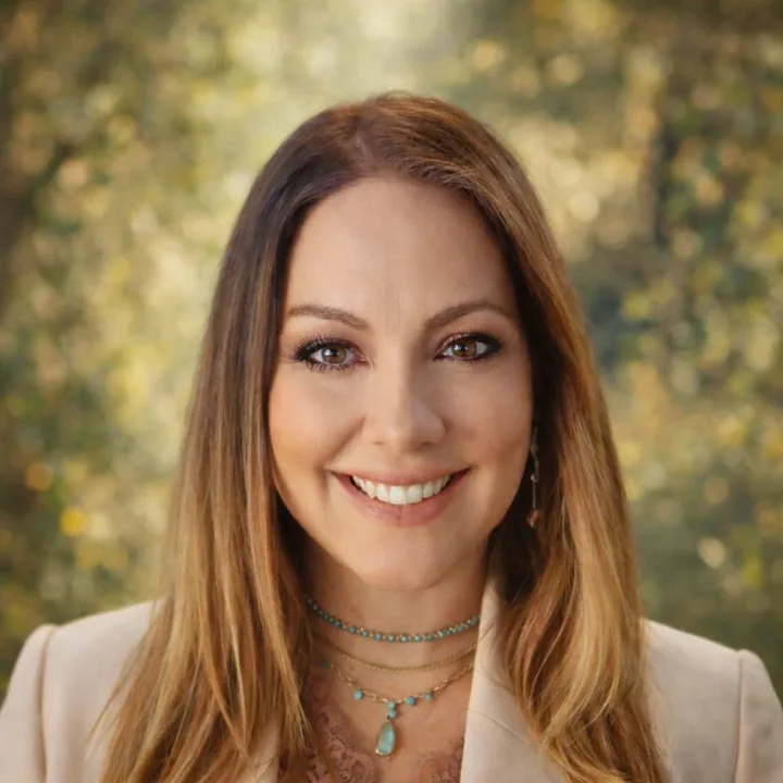 Kelly Pasztor — consciousness advisor and coach